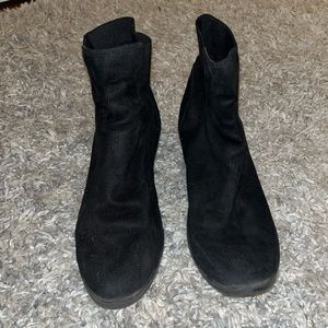 Black Aldo ankle booties. Womens Size 8